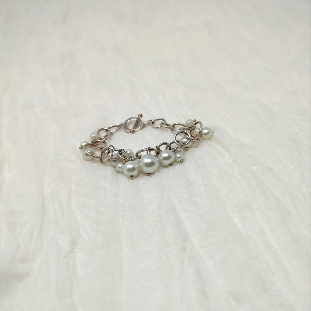 Faux silvery pearl bauble bead silver tone chain link bracelet with toggle clasp